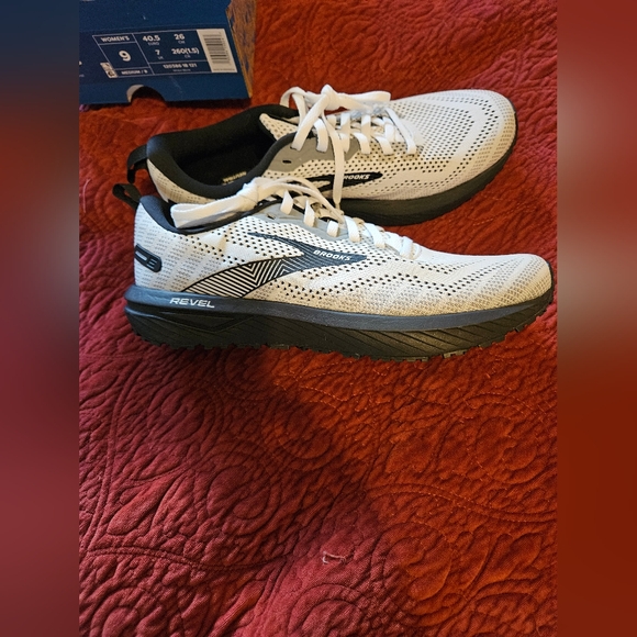 Brooks REVEL 6 running shoe - Picture 3 of 9